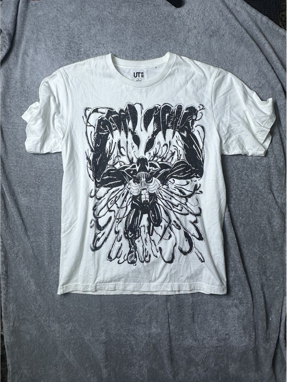 Uniqlo UT Marvel Venom Graphic T Shirt Large White Spider-Man Anime Comic Tee